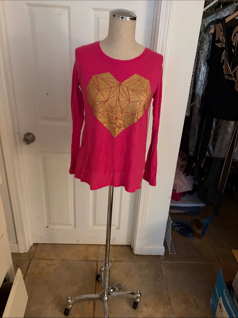 Epic Threads Hot Pink Long Sleeve Tee with Gold Geometric Heart